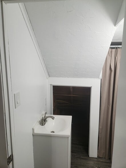 Building Photo - 61 Baird Ave