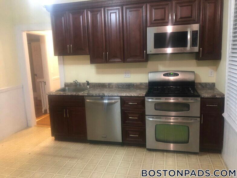 Building Photo - 65 Olcott St