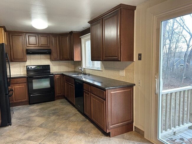 Building Photo - 75 Marlboro Rd