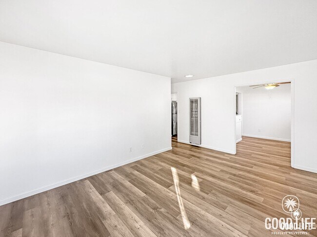 Building Photo - Charming 3B/2BA House w/ Attached Garage & Washer/Dryer in Clairemont!