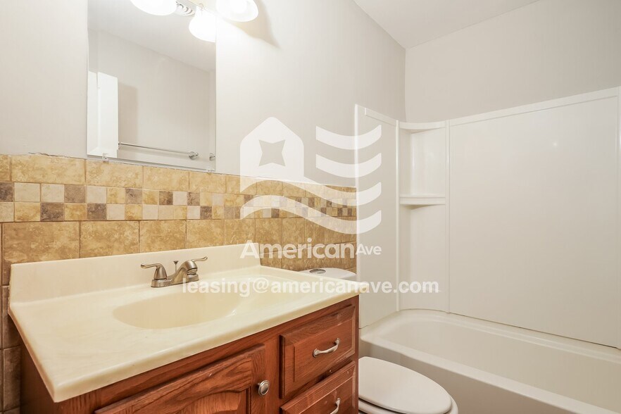 Building Photo - 3920 Howard Ave