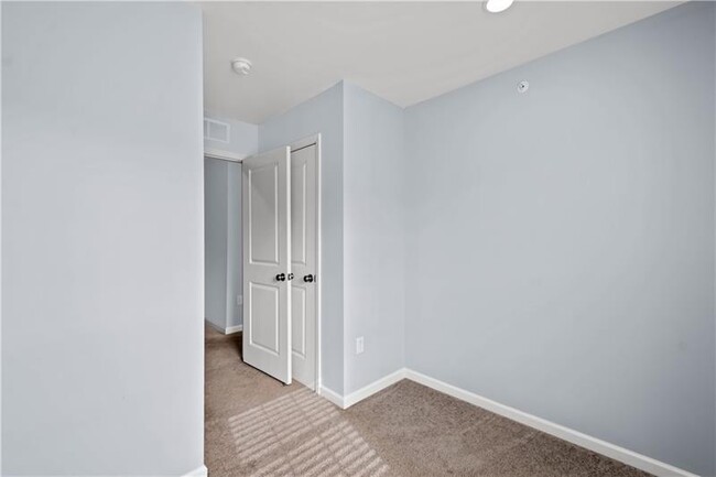 Building Photo - 2116 Westcott Ln