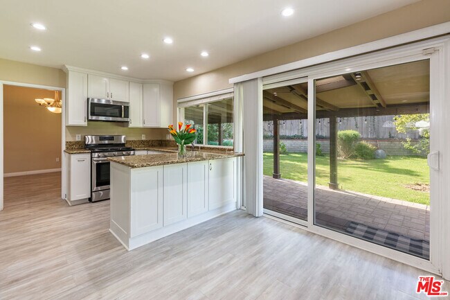 Building Photo - 6032 Sandbrook Dr