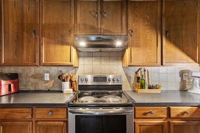 Building Photo - Spacious 3 Bedroom, 2.5 Bath Home Ready fo...