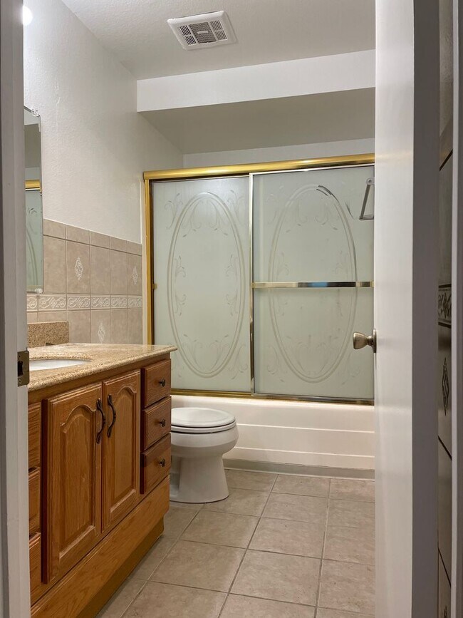 Building Photo - Luxury Living at The Estates Condominium Complex – 2 Bedroom, 2 Bathroom