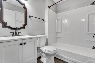 Building Photo - 4 Bed 2 Bath - Newly updated Shadyside home