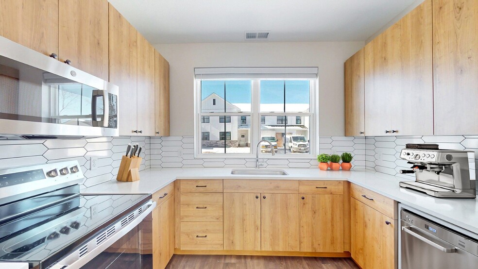 Primary Photo - Sandhill Parkway Townhomes