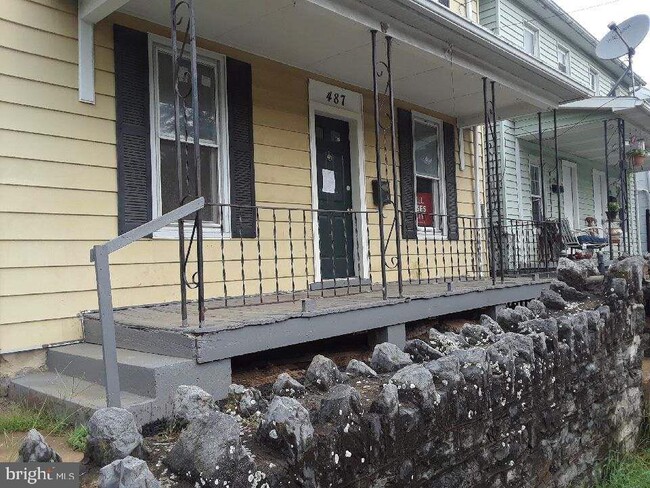 Building Photo - 487 Mitchell Ave
