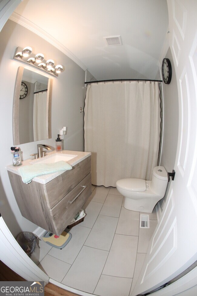 Building Photo - 518 North Ave