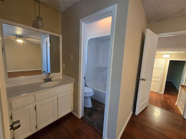 Building Photo - 604 Quail Creek Dr