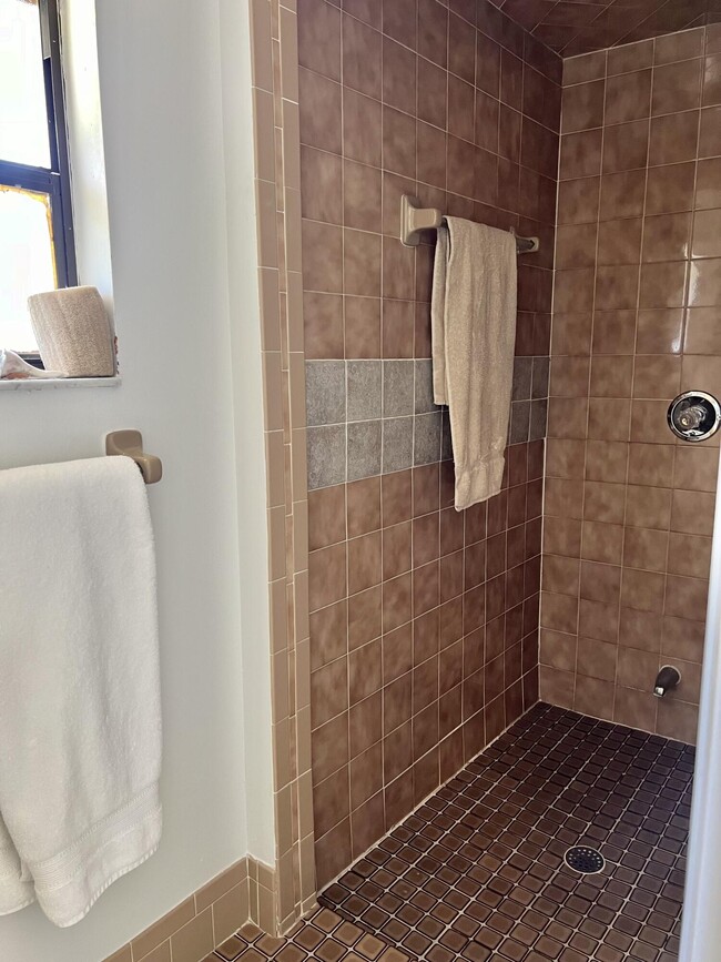 Building Photo - 410 Rio Casa Dr S