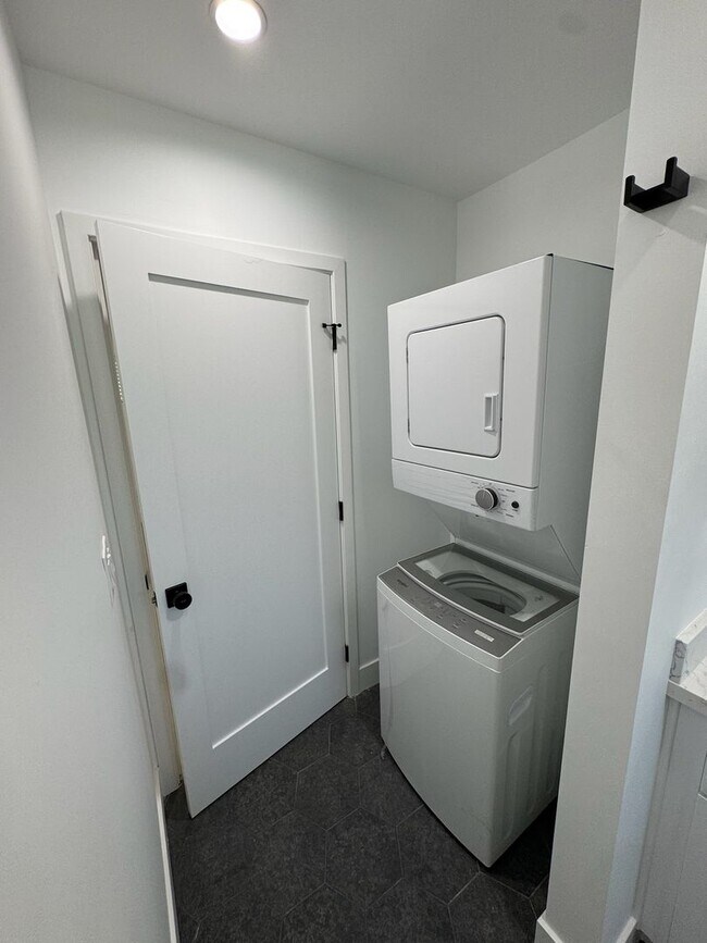 Building Photo - Stylish Newhall ADU | Modern Comfort Meets...