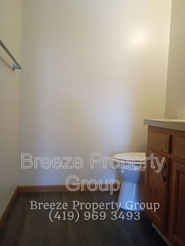 Building Photo - 546 Breaden St