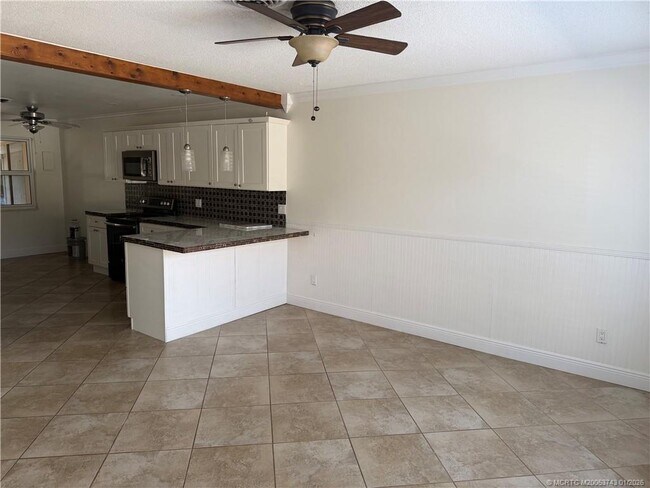 Building Photo - 820 NW 10th Terrace