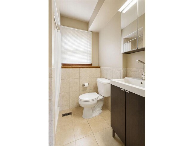 Building Photo - 3308 Roosevelt Ct NE