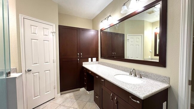 Building Photo - 8923 Willow Wind Ln
