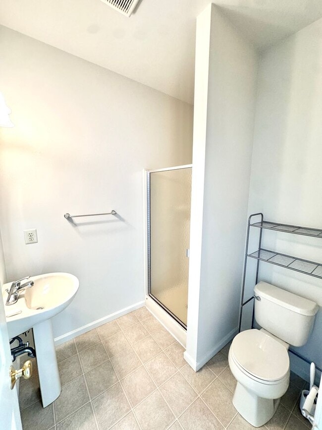 Building Photo - FIVE BEDROOMS in PARKLAND SCHOOLS!