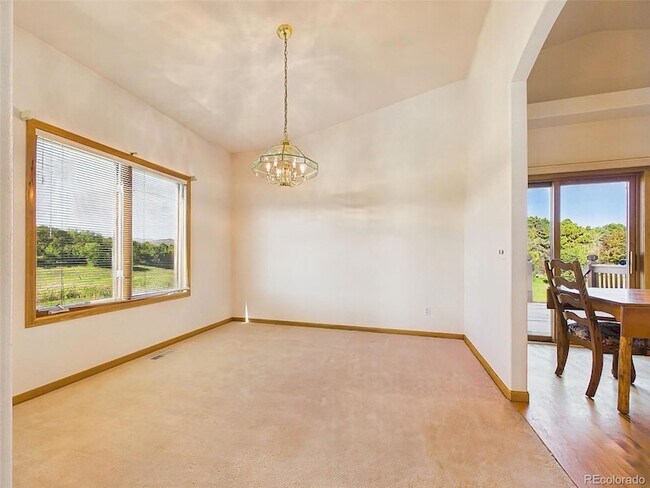 Building Photo - 1185 S Park Dr
