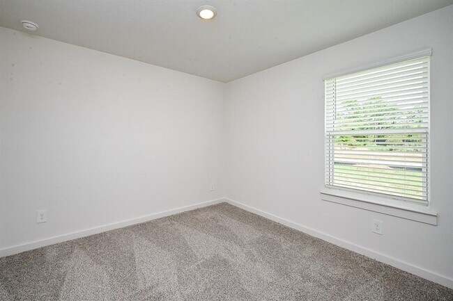 Building Photo - 1602 Mazzini Dr