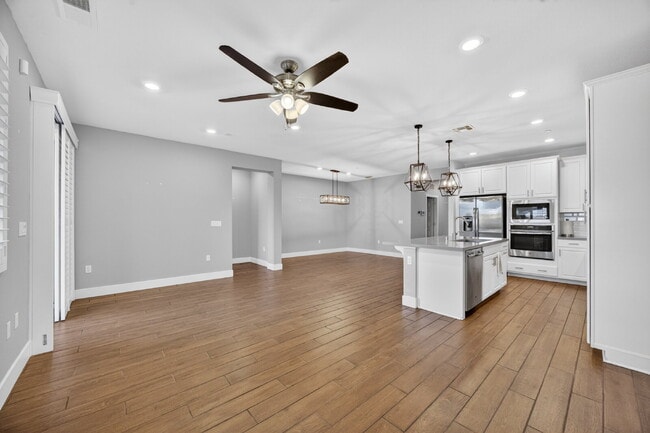 Building Photo - Charming 3-Bedroom Haven in Elk Grove with 2 Full Baths and 1603 Sq Ft of Comfort!