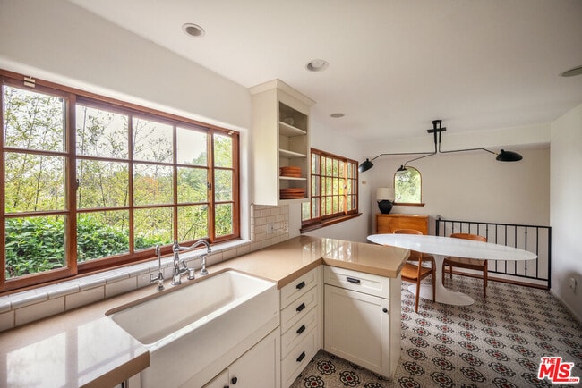 Building Photo - 8515 Ridpath Dr