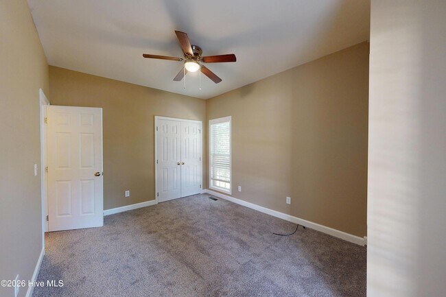 Building Photo - 1140 Greenbriar Dr
