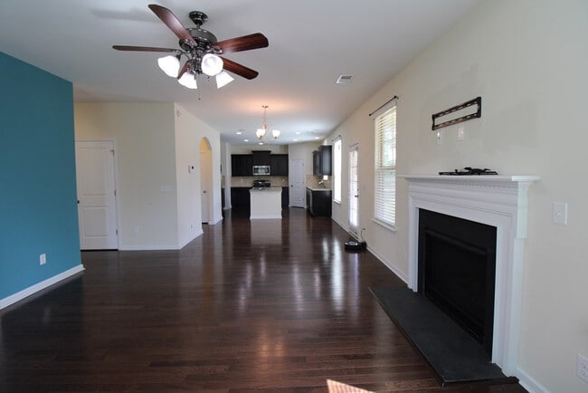 Building Photo - 870 Cormier Dr