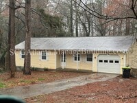 Building Photo - 200 Pinehurst Dr