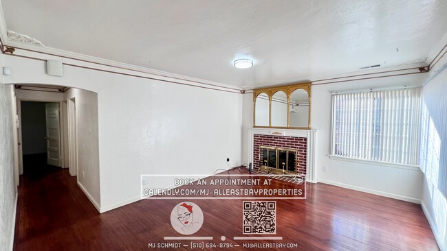 Building Photo - Beautiful 3 bedroom home with large backyard and garage