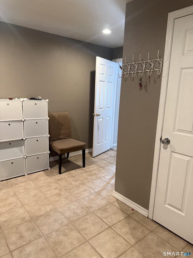 Building Photo - 8 Crossroads Ln