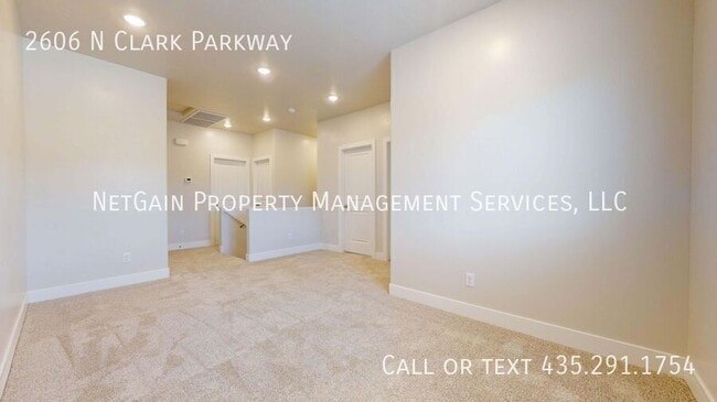 Building Photo - 2606 N Clark Pkwy