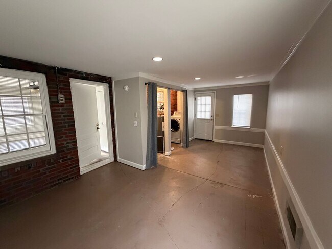 Building Photo - Charming 3 Bed 1 Bath Home Minutes From MTSU