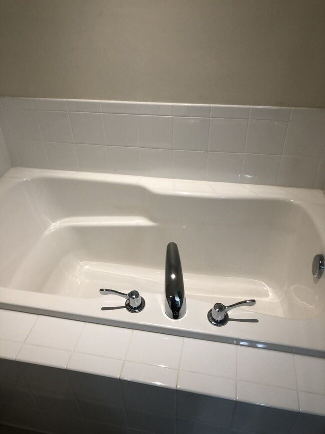 Building Photo - 3 br, 2.5 bath House - 211 Summerfield Drive