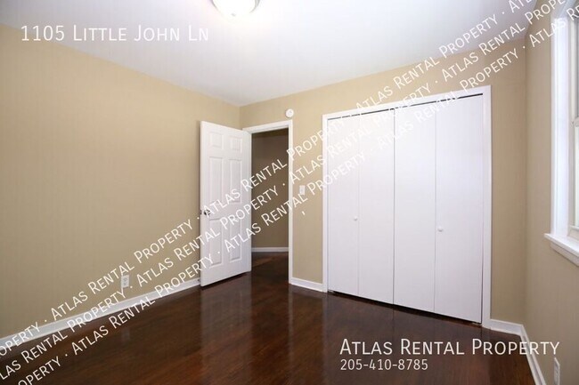 Building Photo - 1105 Little John Ln
