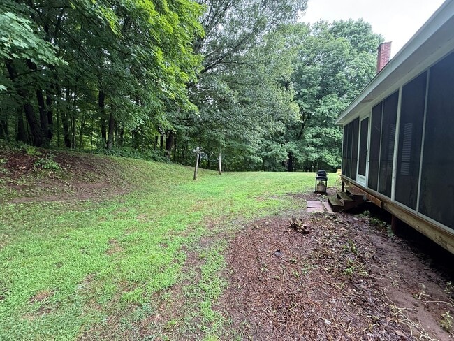 Building Photo - Beautiful 3 Bed, 1 Bath Single Family for Rent in Broad Brook!