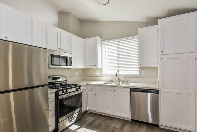 Building Photo - 4007 Mystic Canyon Ct