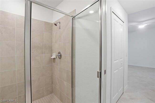 Building Photo - 15375 Grn Acrs Ave