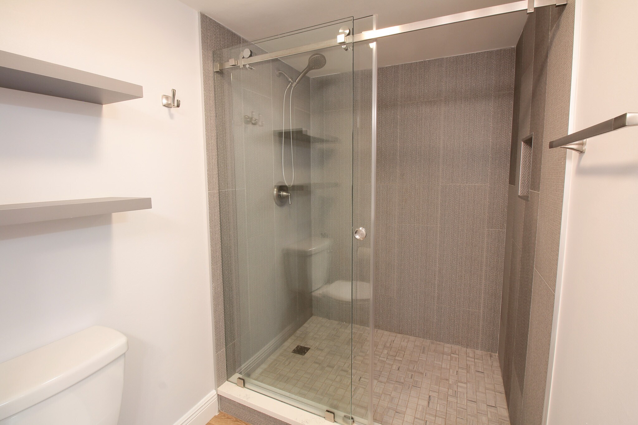 Building Photo - 6562 Boca del Mar Dr