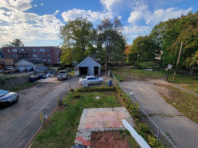 Building Photo - 504 Winthrop Ave