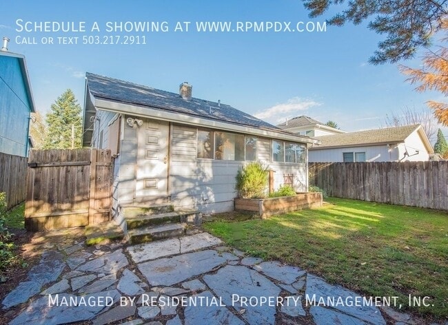 Building Photo - 5616 SE Mall St