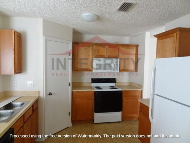 Building Photo - 3bed/2.5bath townhome in Jacksonville FL