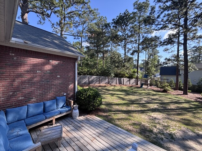 Building Photo - 420 Lake Forest Dr SE