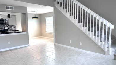 Building Photo - 7202 Mansions Dr