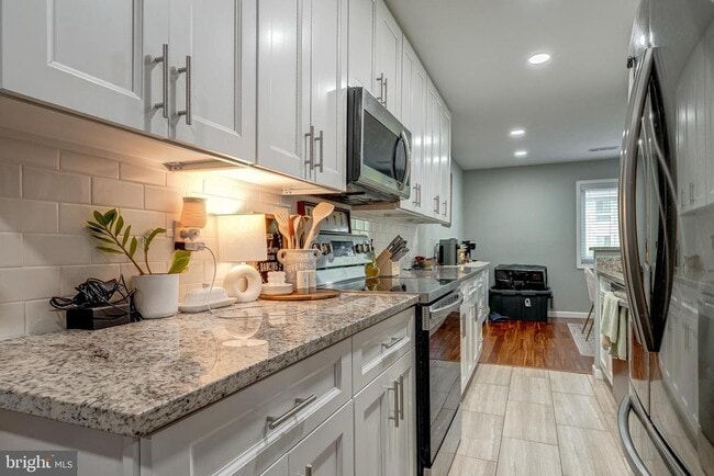 Building Photo - 300 Reneau Way