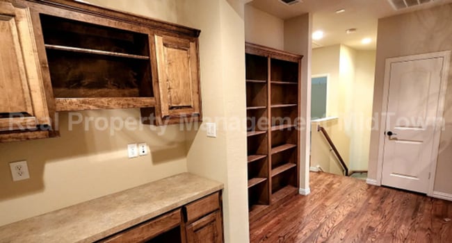 Building Photo - Well-Planned 4BR/3BA—Space for Guests, Off...