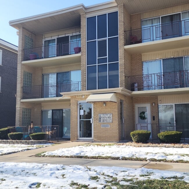 Building Photo - 10332 S Komensky Ave