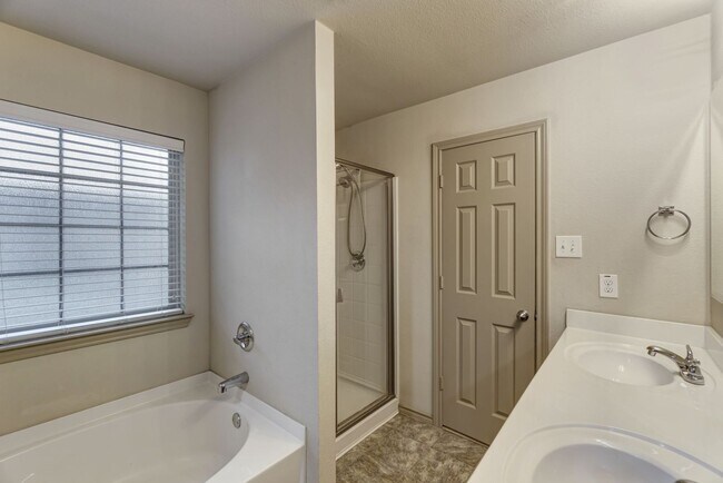 Building Photo - Ready for you to call this one home!