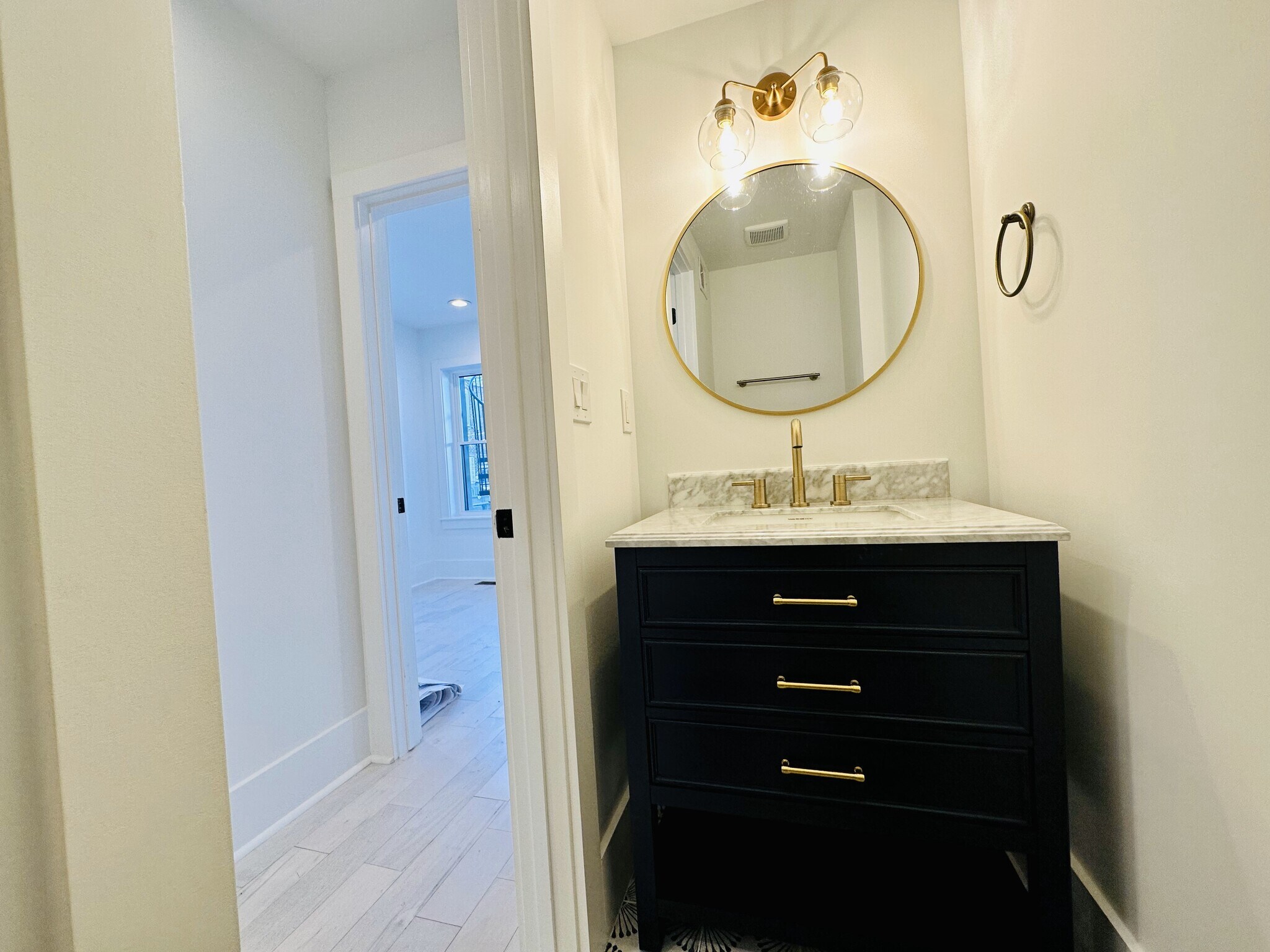 Building Photo - 1314 1/2 5th St NW