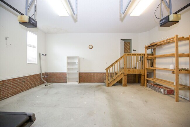 Building Photo - 380 Sullivan Dr