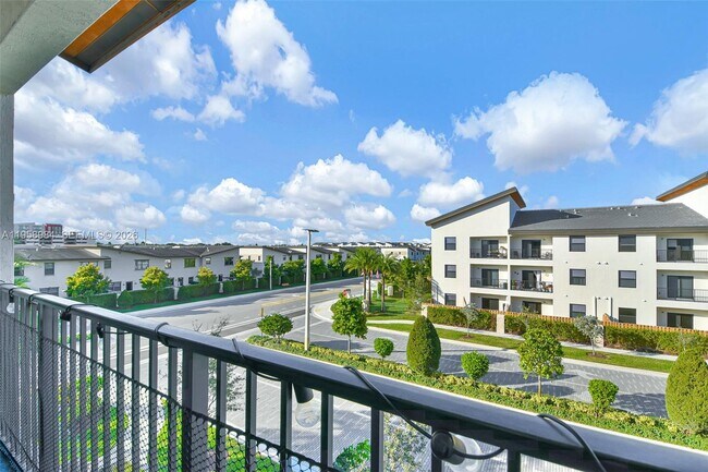 Building Photo - 7865 NW 104th Ave